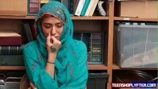 Hot Muslim Teen Shoplyfter Caught