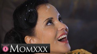 MOMxxx Guitar tutor gives horny MILF Jennifer Mendez big facial
